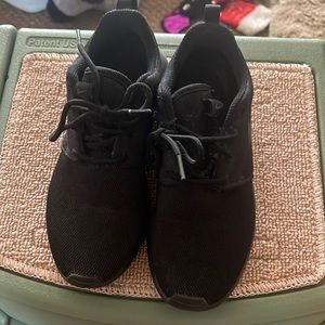 Black Nike Roshe Women’s 5.5